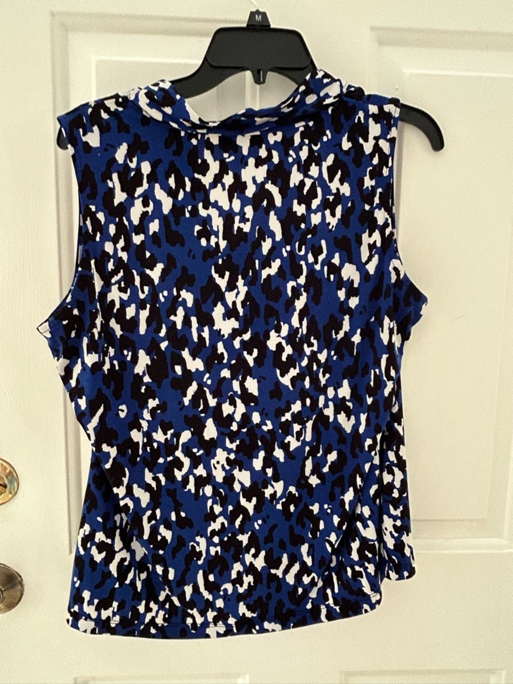 Calvin Klein Blue Black White Leopard Print V-Neck Sleeveless Top size large - Picture 2 of 3